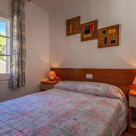 Beautiful In With 3 Bedrooms, Wifi And Outdoor Swimming Pool בית נופש *