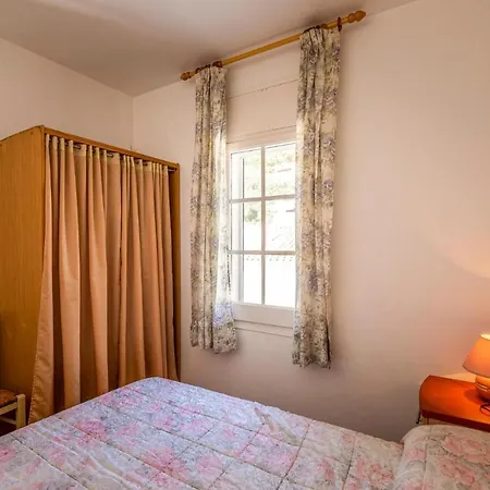 Beautiful In With 3 Bedrooms, Wifi And Outdoor Swimming Pool *
