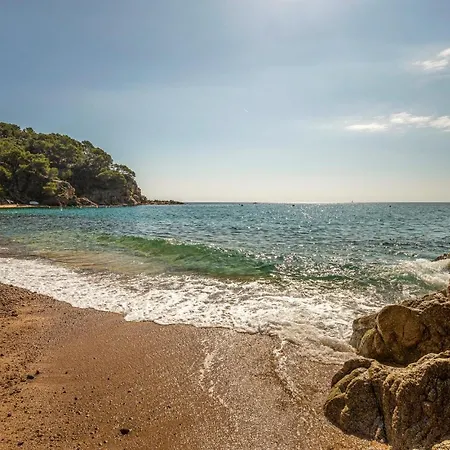 Сasa de vacaciones Beautiful In With 3 Bedrooms, Wifi And Outdoor Swimming Pool *