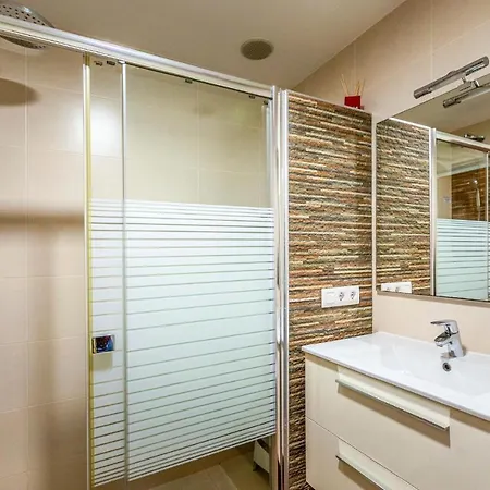 Beautiful In With 3 Bedrooms, Wifi And Outdoor Swimming Pool * Lloret de Mar