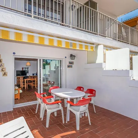 Beautiful In With 3 Bedrooms, Wifi And Outdoor Swimming Pool