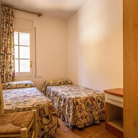Beautiful In With 3 Bedrooms, Wifi And Outdoor Swimming Pool *