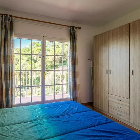 Holiday home Beautiful In With 3 Bedrooms, Wifi And Outdoor Swimming Pool *